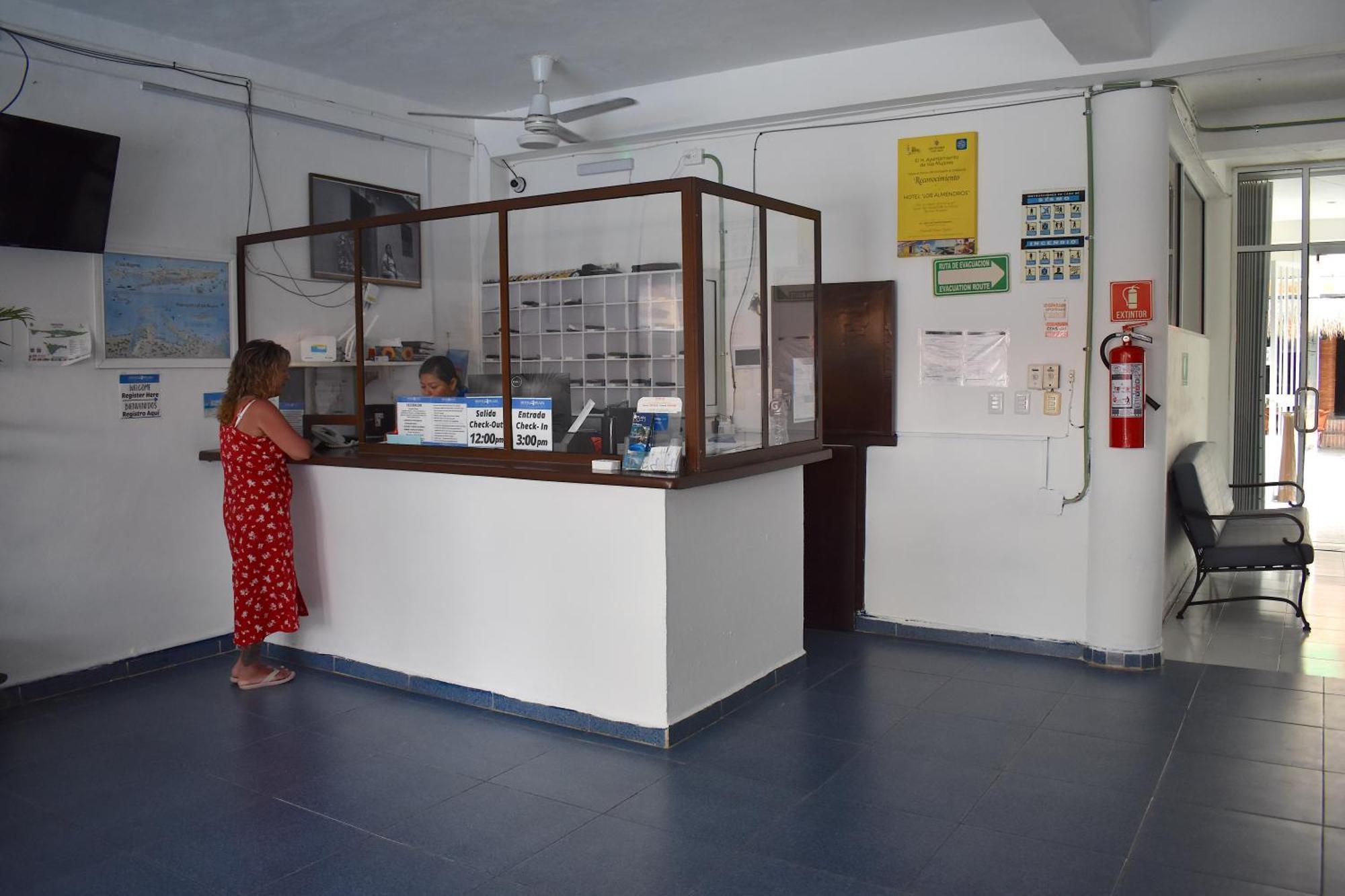 Hotel Plaza Almendros, Isla Mujeres Extérieur photo