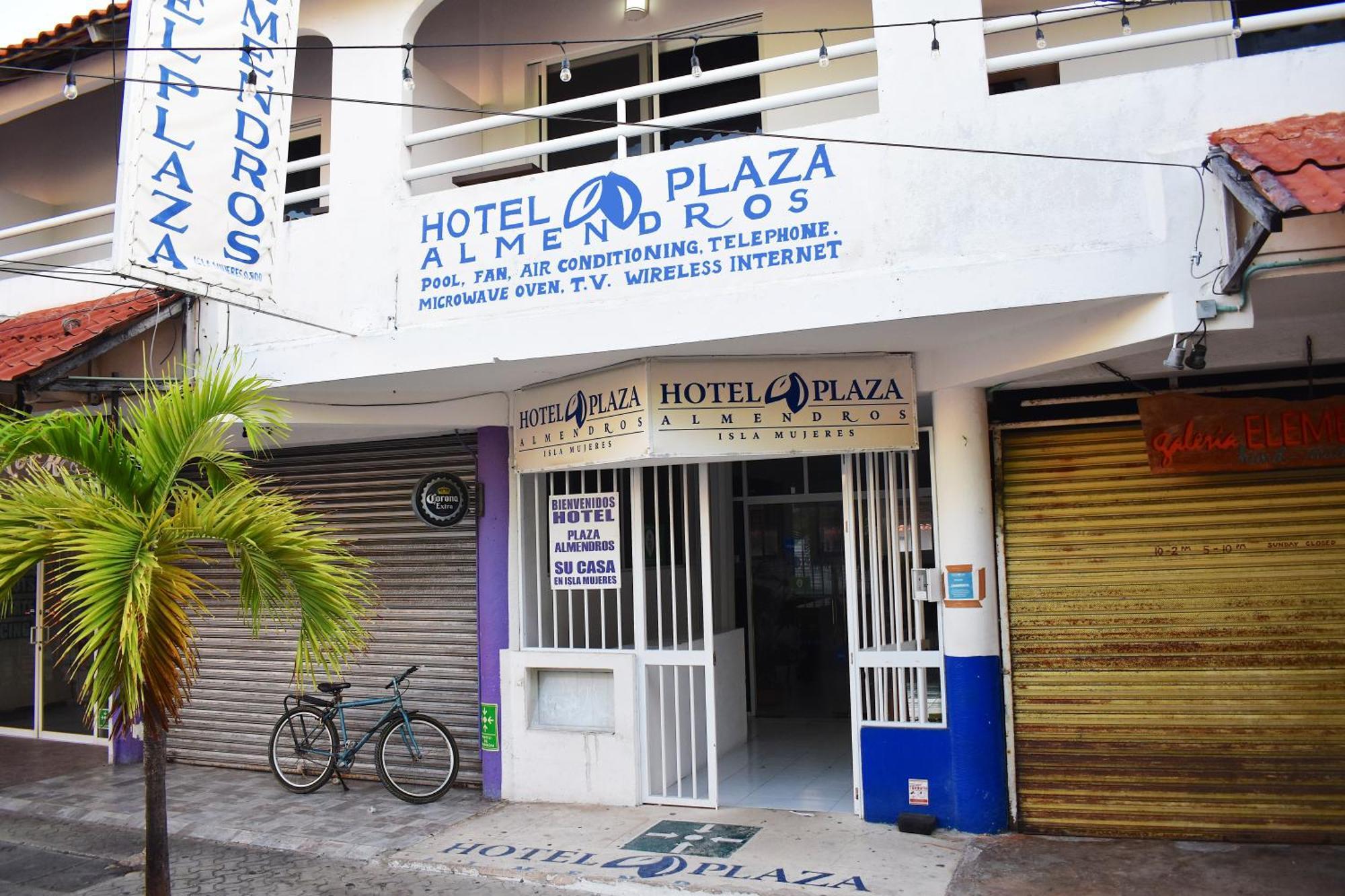 Hotel Plaza Almendros, Isla Mujeres Extérieur photo